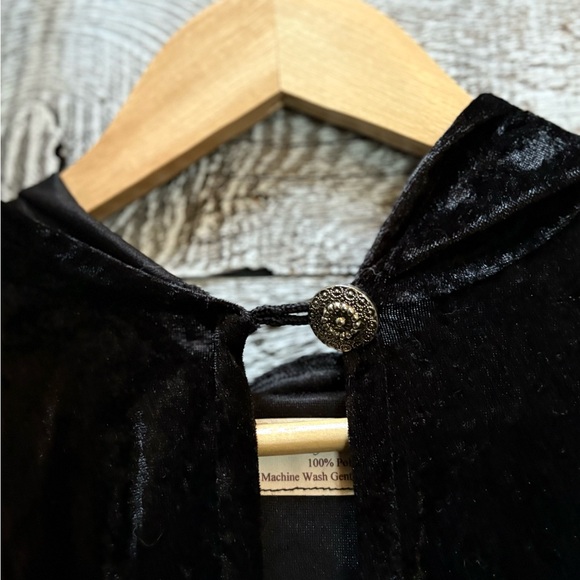 Midnight's Meadow | Long Heavy Gothic Dramatic Velvet Hooded Cape - O/S, Black - Picture 3 of 6